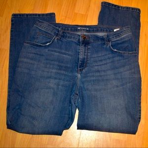 Lee Relaxed Fit Woman’s jeans, sz 20W